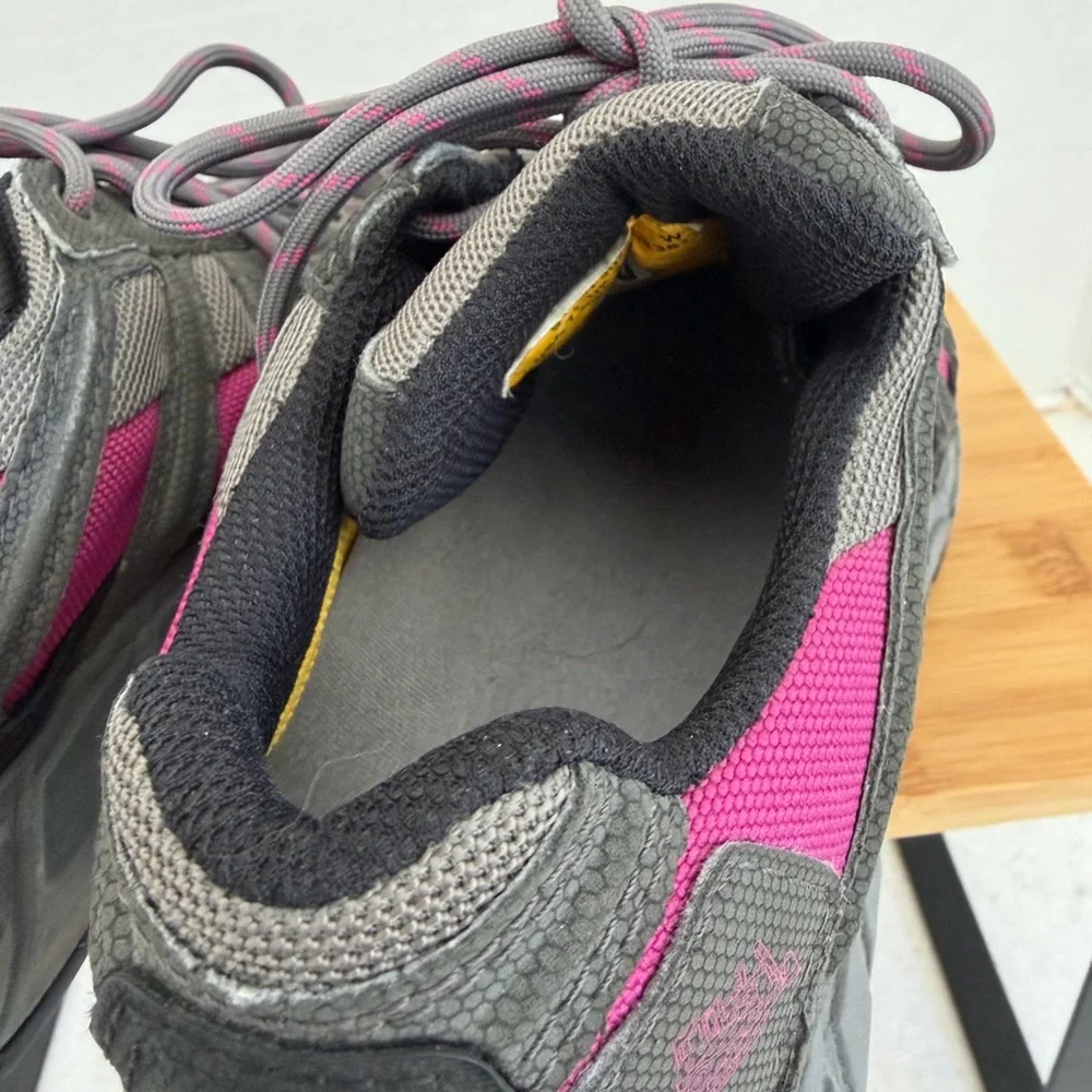 CAT Women's 7.5 W Steel Toe Work Shoes Pink / Gray. Slip resistant.